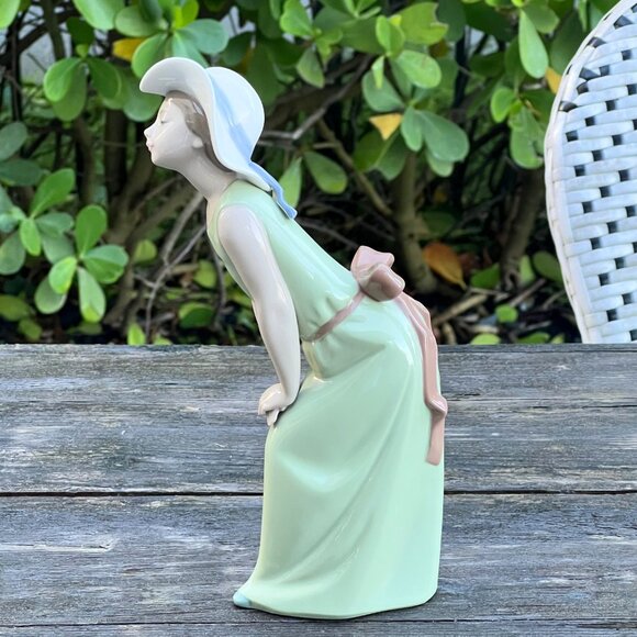 Lladro 1978 "CURIOUS GIRL WITH STRAW HAT" Vintage Porcelain Figurine #5009 - Picture 3 of 7
